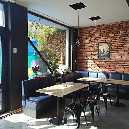 Pokoje Nad Pizzeria Познань Екстер'єр фото