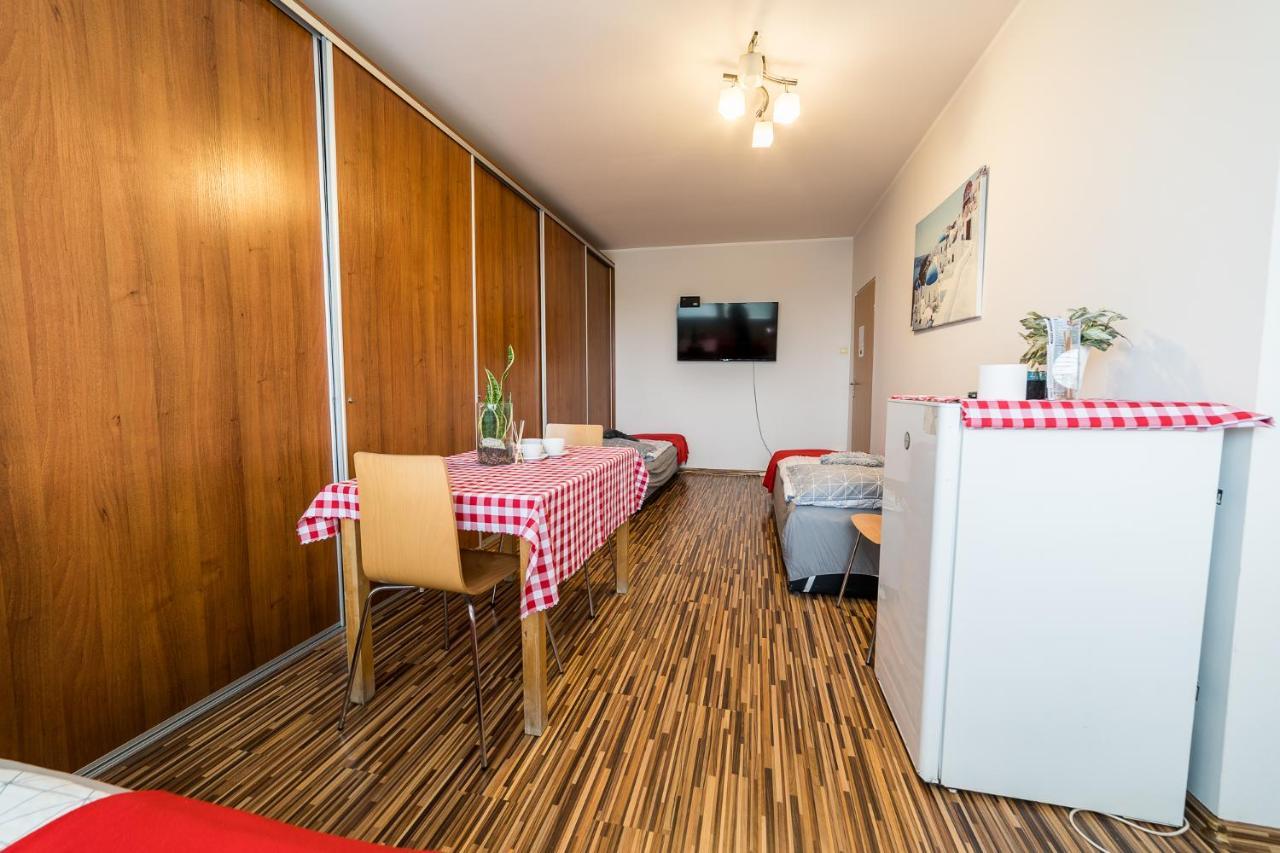 Pokoje Nad Pizzeria Познань Екстер'єр фото